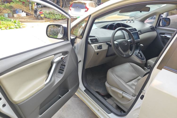 Used Toyota Verso 2011 180E CVT Elite Edition Interior 3
