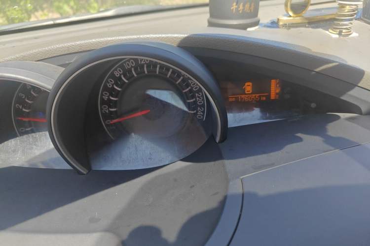 Used Toyota Verso 2011 180G CVT Luxury Edition Odometer Close Up