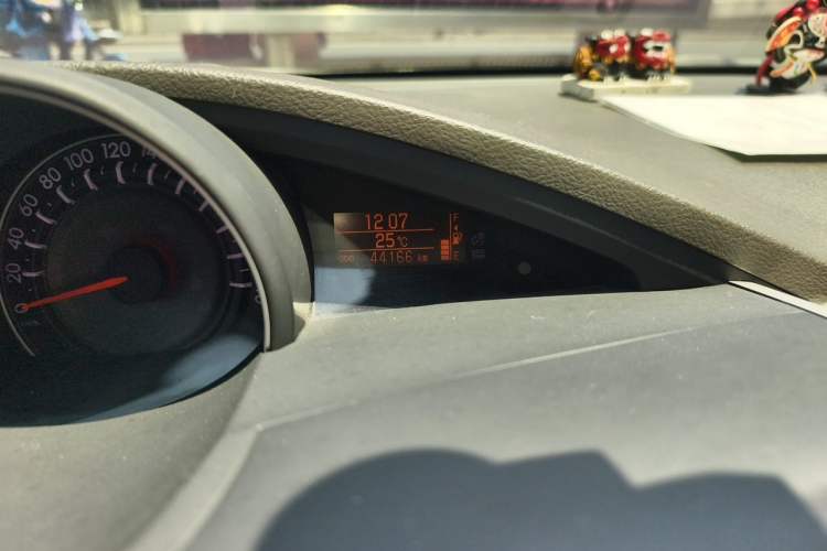 Used Toyota Verso 2011 180G CVT Luxury Multi-Function Version Odometer Close Up
