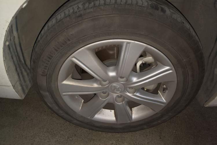 Used Toyota Verso 2011 180E CVT Elite Edition Right Front Wheel Hub