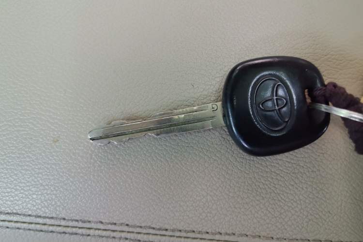 Used Toyota Verso 2011 180G CVT Luxury Multi-Function Version Vehicle Key