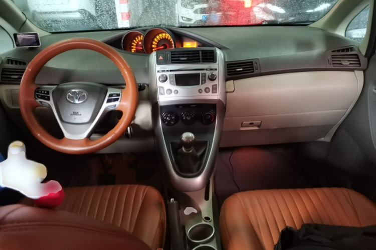 Used Toyota Verso 2011 160E Manual Elite Edition Center Console