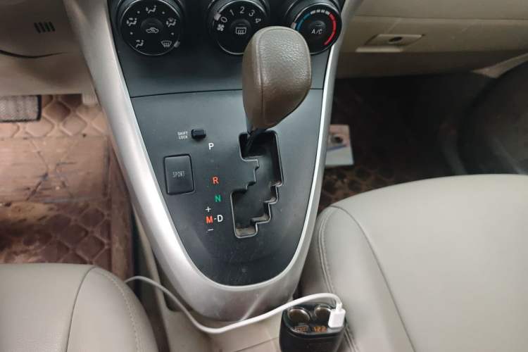 Used Toyota Verso 2012 180E CVT Elite Multi-Function Version Gear Lever