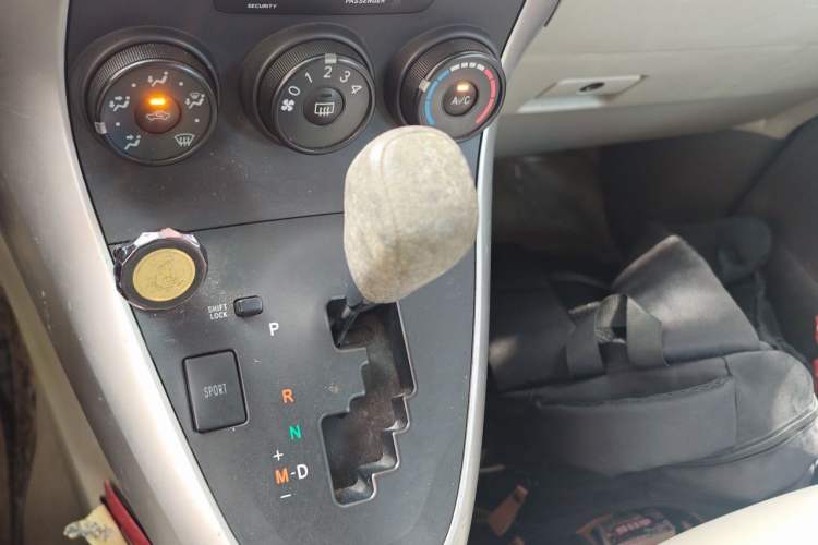 Used Toyota Verso 2012 180E CVT Elite Multi-Function Version Gear Lever