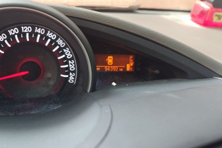 Used Toyota Verso 2012 180E CVT Elite Multi-Function Version Odometer Close Up
