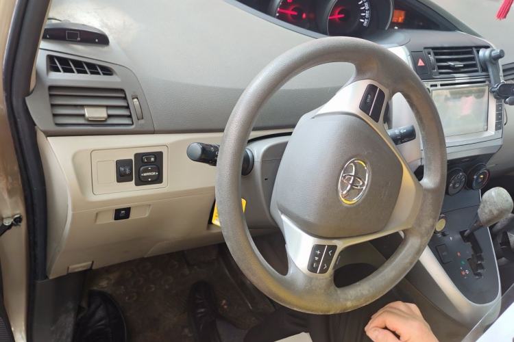 Used Toyota Verso 2012 180E CVT Elite Multi-Function Version Steering Wheel