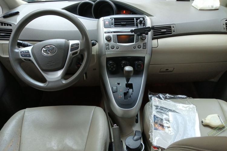 Used Toyota Verso 2012 180E CVT Elite Multi-Function Version Center Console