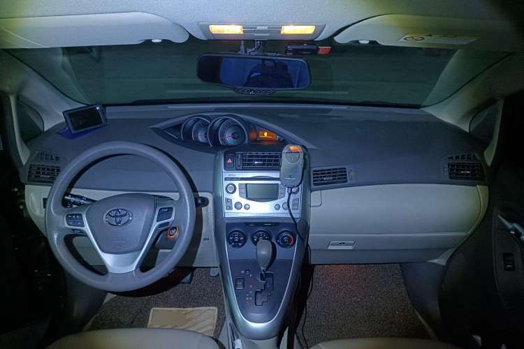 Used Toyota Verso 2012 180E CVT Elite Multi-Function Version Center Console