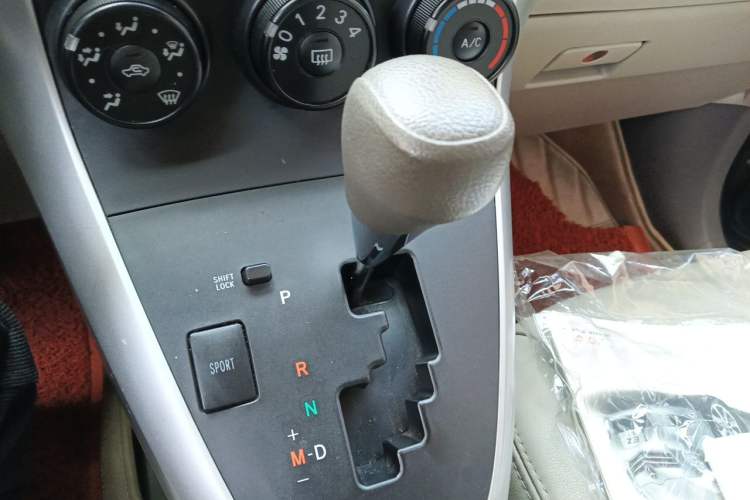 Used Toyota Verso 2012 180E CVT Elite Multi-Function Version Gear Lever