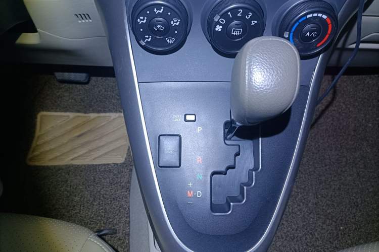 Used Toyota Verso 2012 180E CVT Elite Multi-Function Version Gear Lever