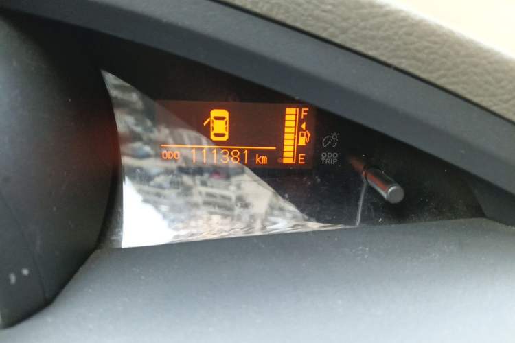Used Toyota Verso 2012 180E CVT Elite Multi-Function Version Odometer Close Up