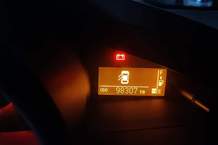 Used Toyota Verso 2012 180E CVT Elite Multi-Function Version Odometer Close Up