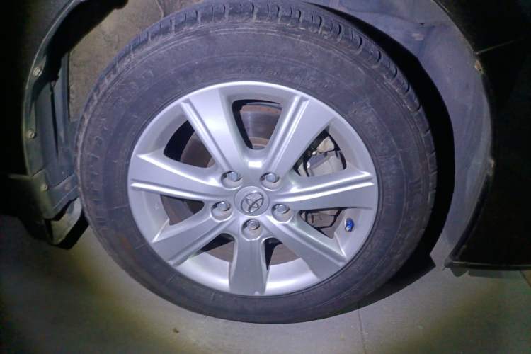 Used Toyota Verso 2012 180E CVT Elite Multi-Function Version Right Front Wheel Hub