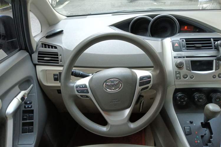 Used Toyota Verso 2012 180E CVT Elite Multi-Function Version Steering Wheel