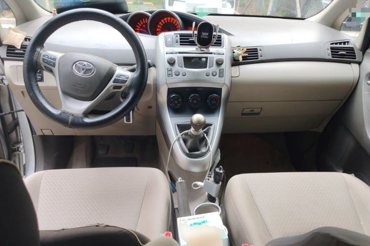 Used Toyota Verso 2012 180E Manual Elite Edition Center Console