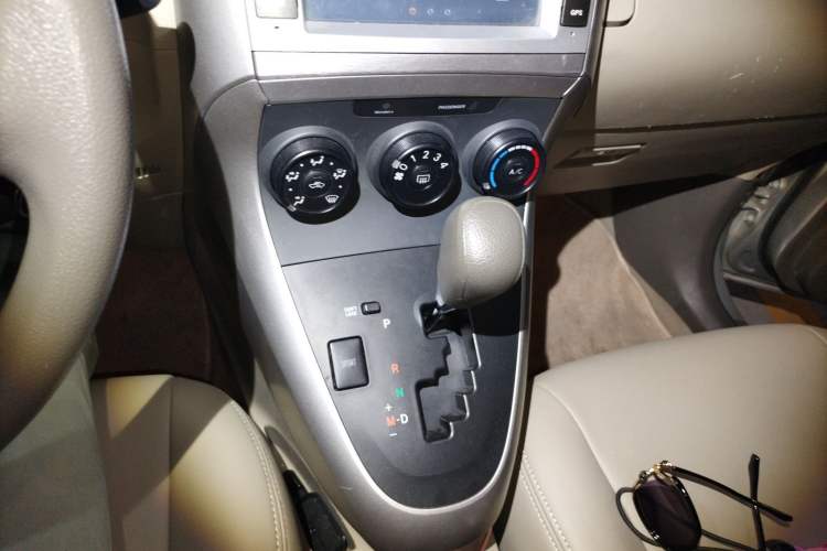 Used Toyota Verso 2012 180E CVT Elite Multi-Function Version Gear Lever