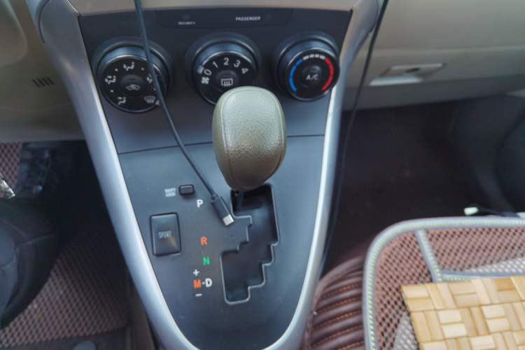 Used Toyota Verso 2012 180E CVT Elite Multi-Function Version Gear Lever