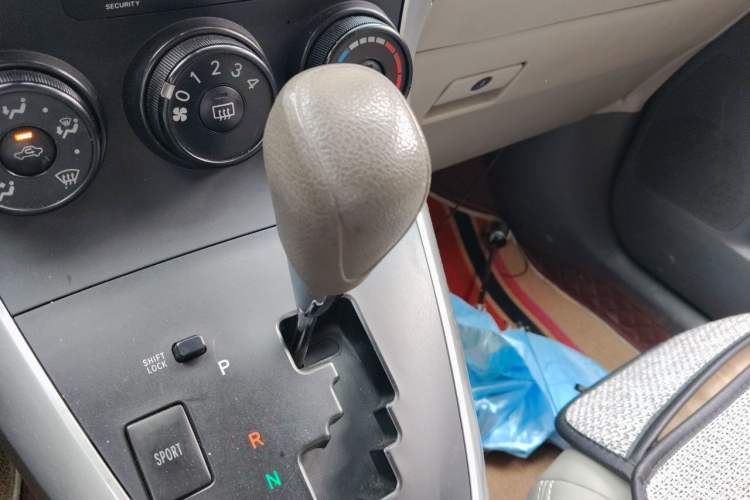 Used Toyota Verso 2012 180E CVT Elite Multi-Function Version Gear Lever