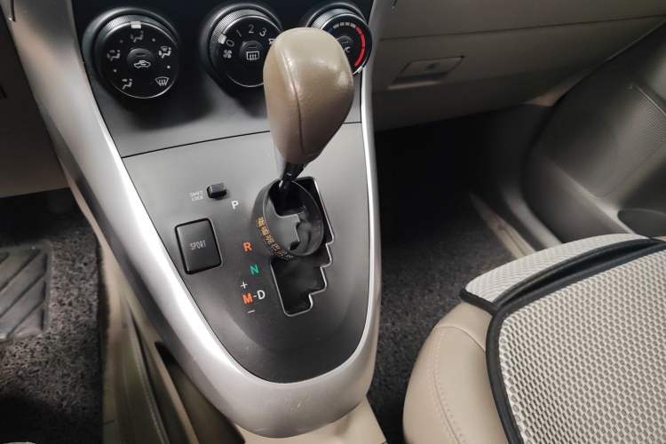 Used Toyota Verso 2012 180V CVT Supreme Edition Gear Lever