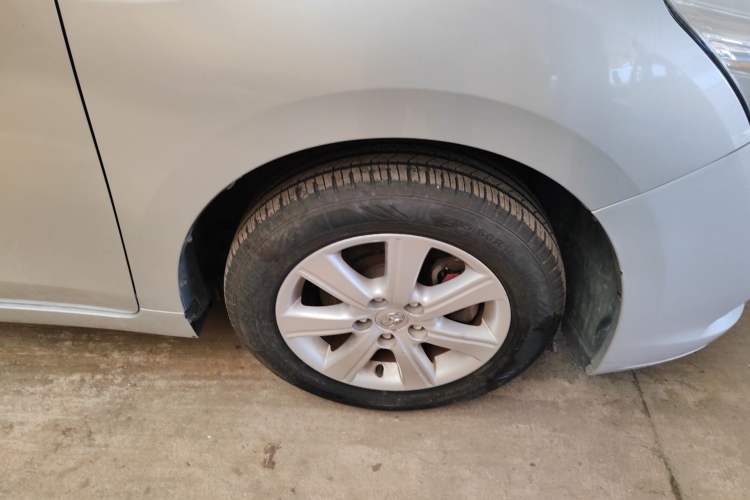 Used Toyota Verso 2012 180V CVT Supreme Edition Right Front Wheel Hub