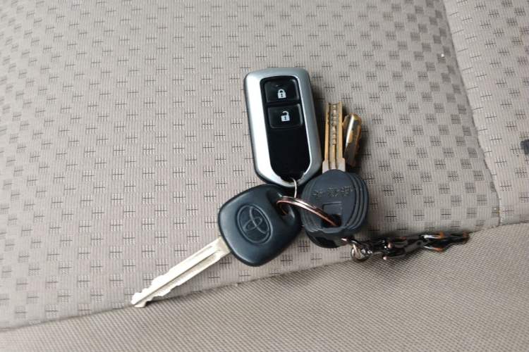Used Toyota Verso 2012 180E Manual Elite Edition Vehicle Key