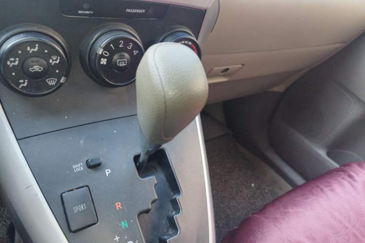 Used Toyota Verso 2012 180E CVT Elite Multi-Function Version Gear Lever