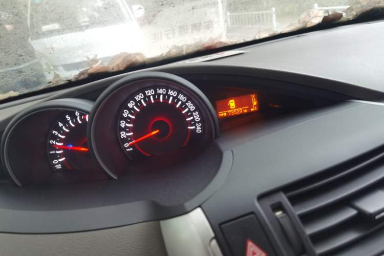 Used Toyota Verso 2012 180G CVT Comfortable Multi-Function Version Odometer Close Up