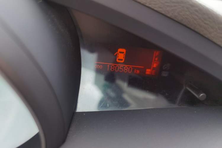 Used Toyota Verso 2012 180G CVT Comfortable Multi-Function Version Odometer Close Up