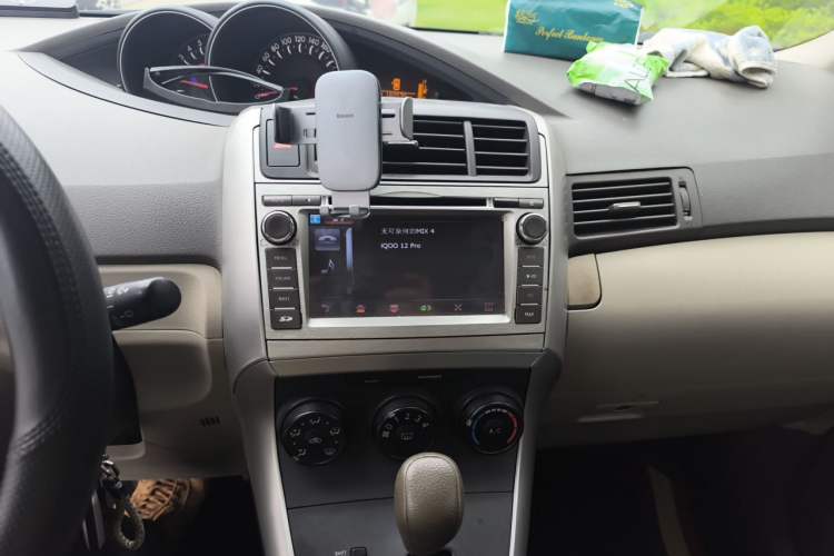 Used Toyota Verso 2014 Starlight 180E CVT Elite Edition Audio And AC Panel