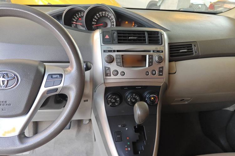 Used Toyota Verso 2014 Starlight 180E CVT Elite Edition Audio And AC Panel