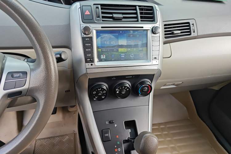 Used Toyota Verso 2014 Starlight 180E CVT Elite Edition Audio And AC Panel