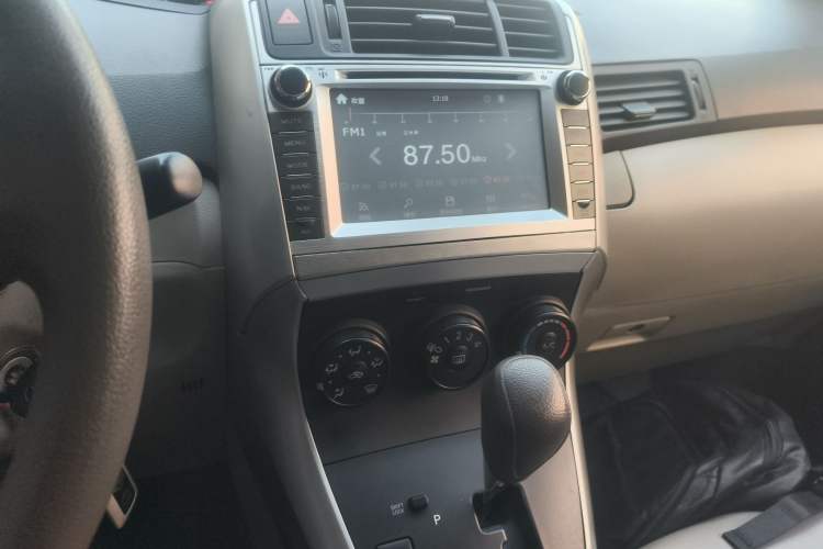 Used Toyota Verso 2014 Starlight 180E CVT Elite Edition Audio And AC Panel