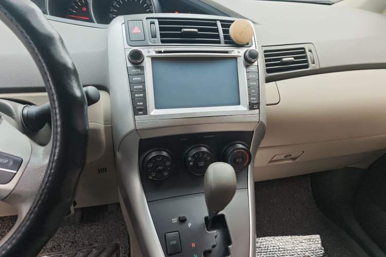 Used Toyota Verso 2014 Starlight 180E CVT Elite Edition Audio And AC Panel