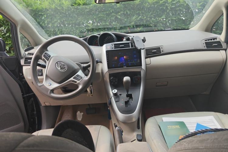 Used Toyota Verso 2014 Starlight 180E CVT Elite Edition Center Console