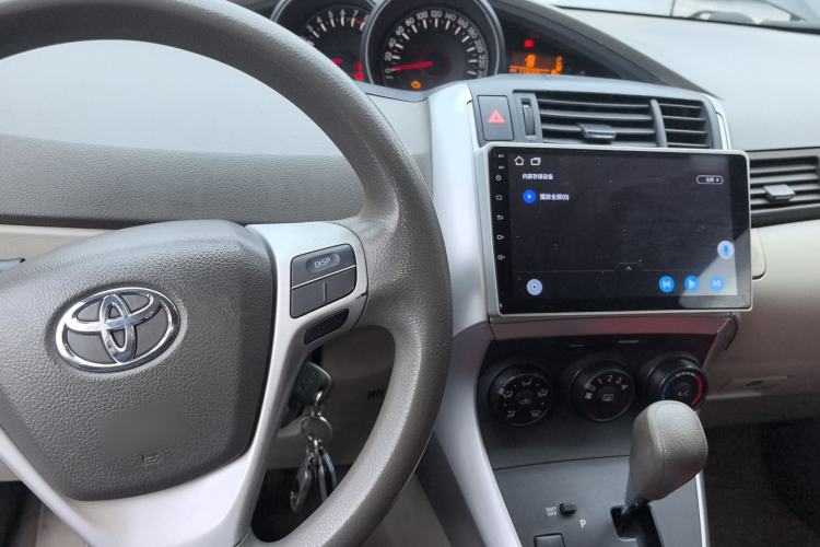 Used Toyota Verso 2014 Starlight 180E CVT Elite Edition Center Console