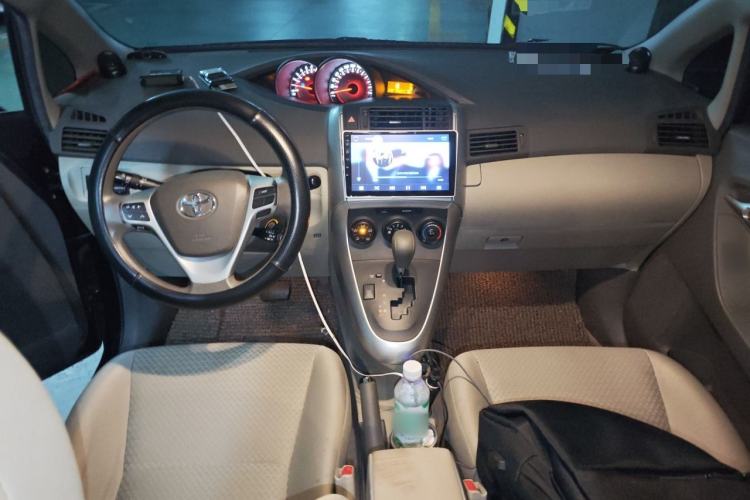 Used Toyota Verso 2014 Starlight 180E CVT Elite Multi-Function Edition Center Console