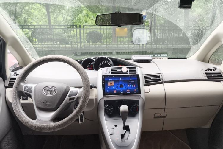Used Toyota Verso 2014 Starlight 180E CVT Elite Edition Center Console