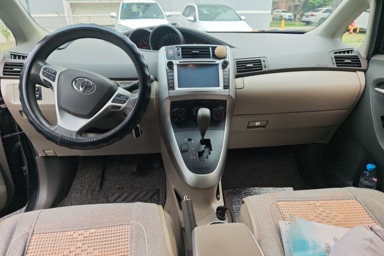 Used Toyota Verso 2014 Starlight 180E CVT Elite Edition Center Console
