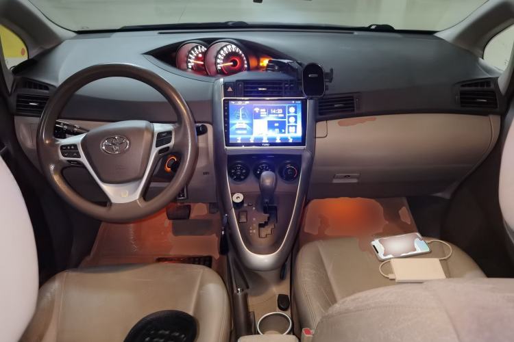 Used Toyota Verso 2014 Starlight 180E CVT Elite Edition Center Console