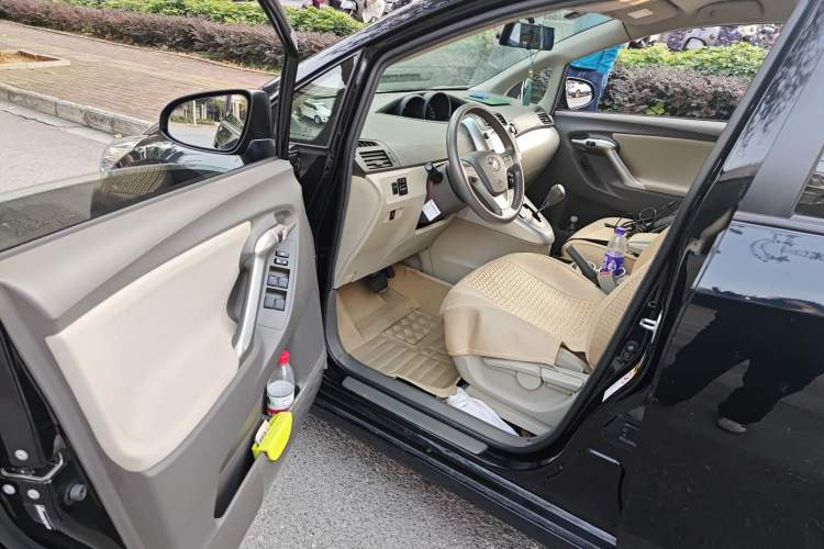 Used Toyota Verso 2014 Starlight 180E CVT Elite Edition Driver Seat