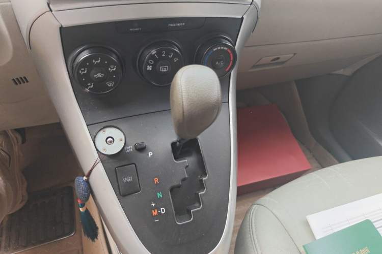 Used Toyota Verso 2014 Starlight 180E CVT Elite Edition Gear Lever