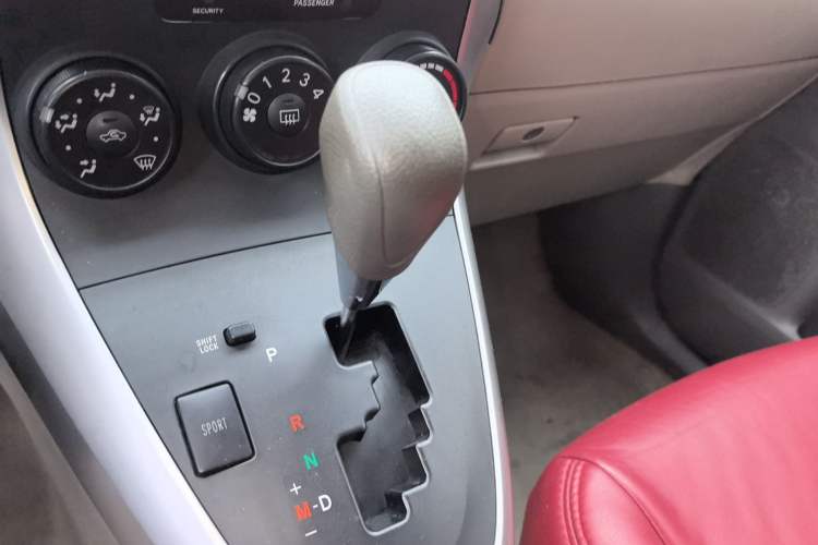 Used Toyota Verso 2014 Starlight 180E CVT Elite Edition Gear Lever