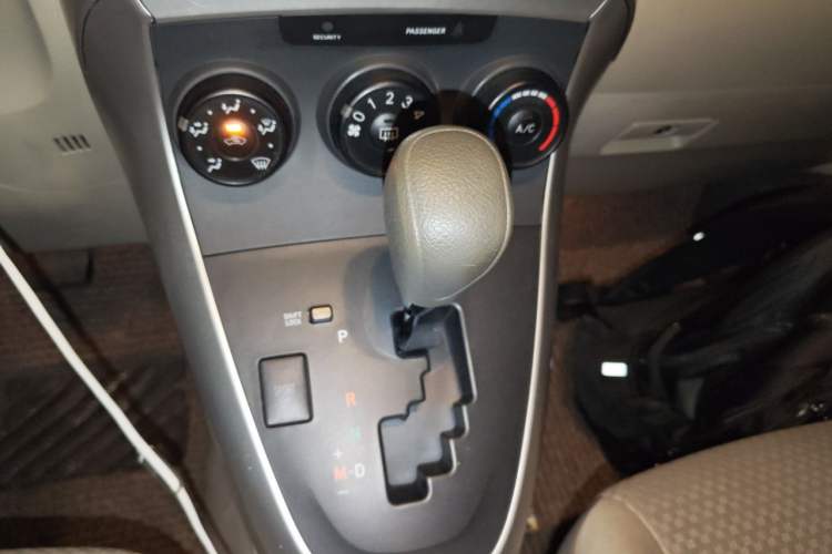 Used Toyota Verso 2014 Starlight 180E CVT Elite Multi-Function Edition Gear Lever