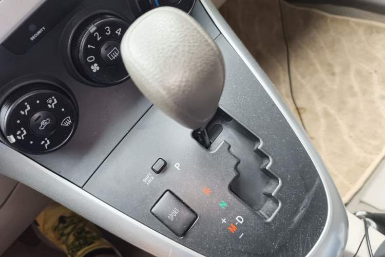 Used Toyota Verso 2014 Starlight 180E CVT Elite Edition Gear Lever