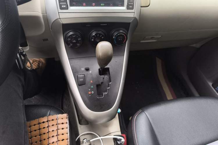 Used Toyota Verso 2014 Starlight 180E CVT Elite Edition Gear Lever