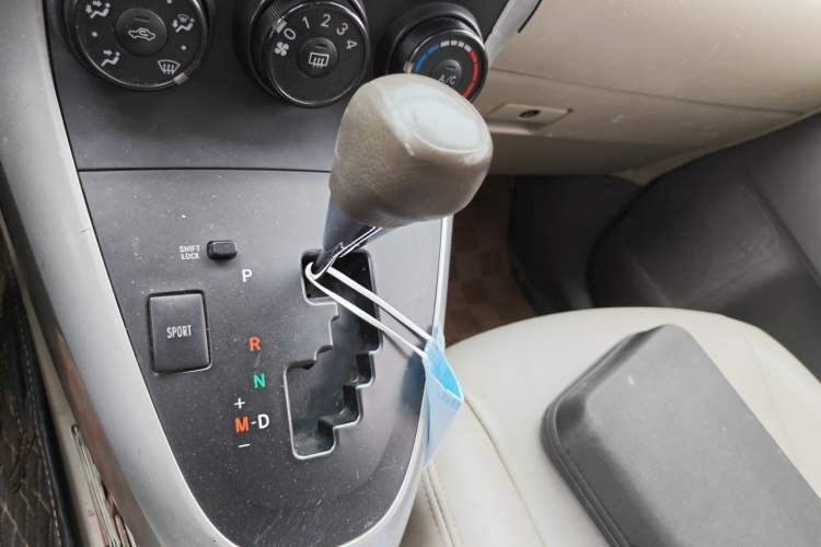 Used Toyota Verso 2014 Starlight 180E CVT Elite Edition Gear Lever