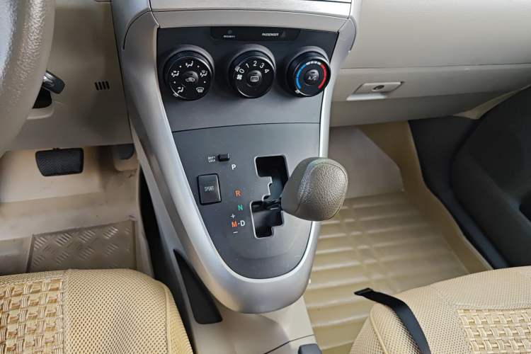 Used Toyota Verso 2014 Starlight 180E CVT Elite Edition Gear Lever
