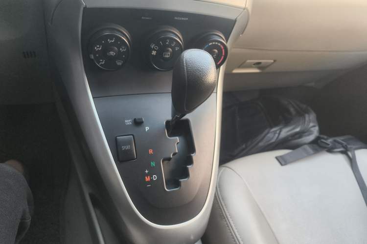 Used Toyota Verso 2014 Starlight 180E CVT Elite Edition Gear Lever