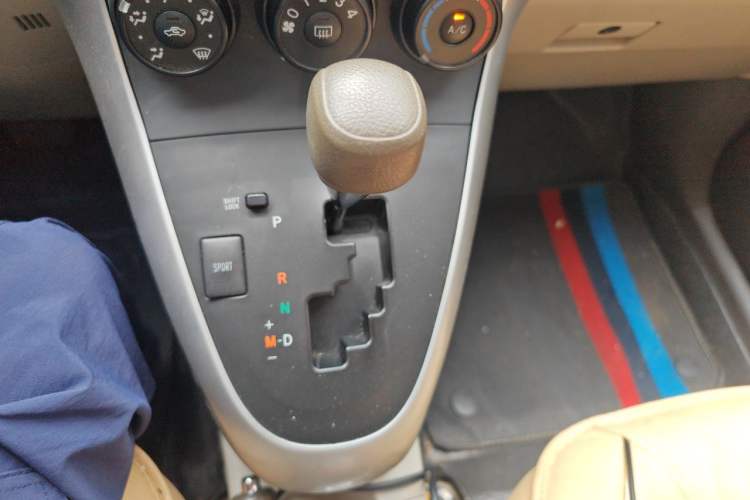 Used Toyota Verso 2014 Starlight 180E CVT Elite Edition Gear Lever