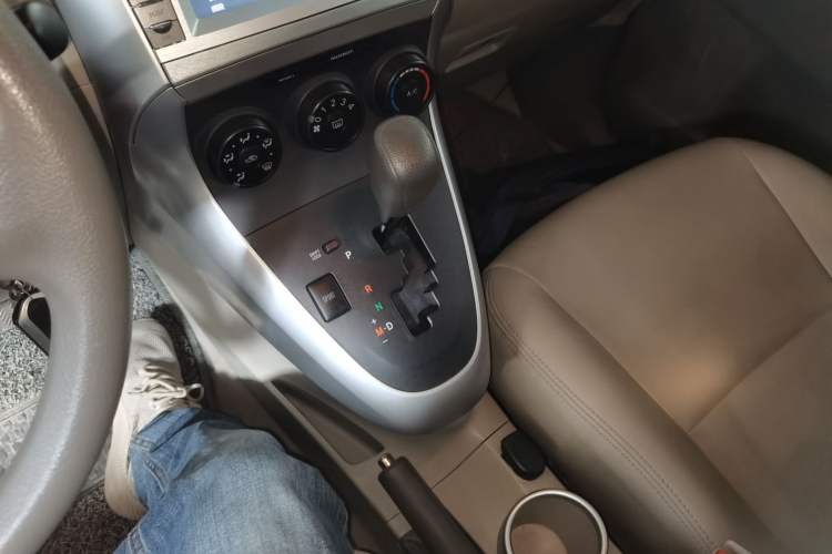 Used Toyota Verso 2014 Starlight 180E CVT Elite Edition Gear Lever